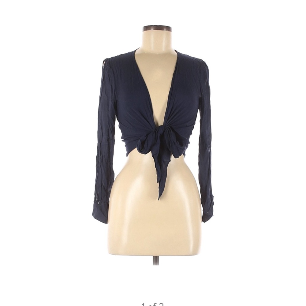 finderskeepers wrap top navy M